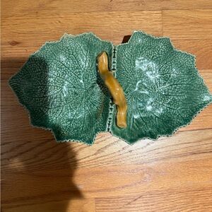 Green  ceramic leaf dish